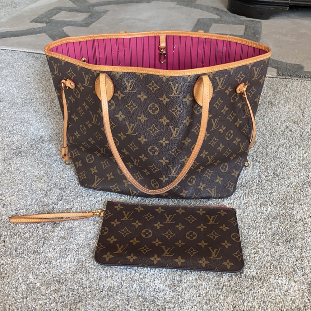 Hard to find peony interior Louis Vuitton Neverfull MM Monogram with wristlet !
